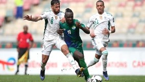 连进五球！巴萨5-3翻盘，悍将戴帽，西甲狂飙6连胜，稳住头名位置（巴萨5-3逆转连轰五球，悍将戴帽，西甲六连胜稳居榜首）