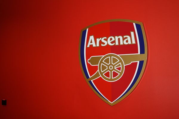 英超半场：吉马良斯角球破门，戈登点射，纽卡2-0伯恩利（英超半场战报：吉马良斯角球建功，戈登点球命中，纽卡暂2-0领先伯恩利）