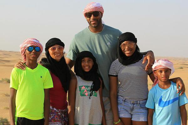 意甲保级大战：帕尔马客场击败比萨，恩佐拉红牌离场（保级焦点战：帕尔马客胜比萨，恩佐拉染红被逐）