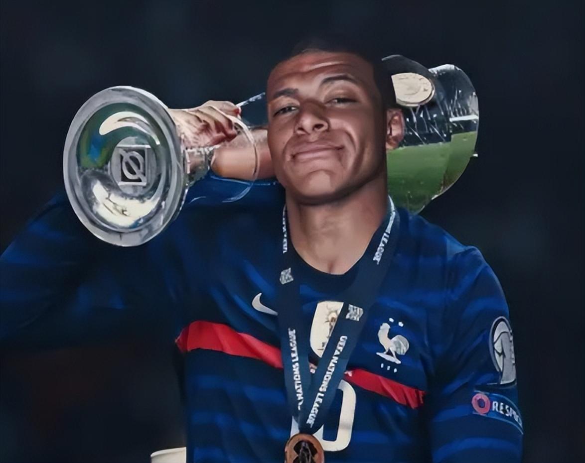 范德芬：伊萨克是最难对付的对手，他是非常全面的顶级球员（范德芬称伊萨克为最难缠对手：全面且顶级的球员）