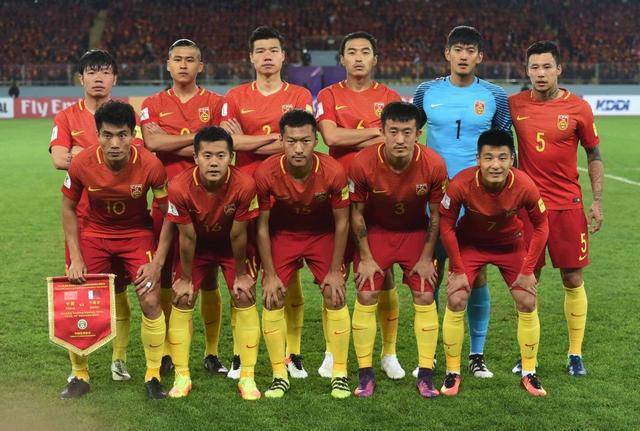 足球法甲豪门官宣续约核心前锋，合同长达五年