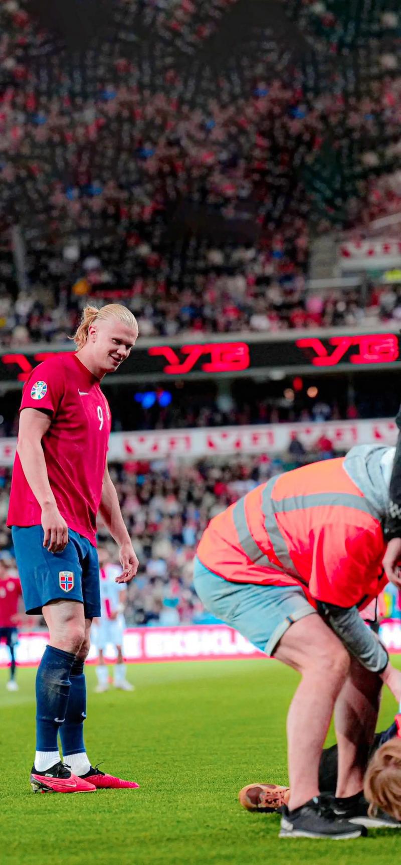 官方：前巴西主帅蒂特执教巴甲克鲁塞罗，签约一年（巴甲克鲁塞罗官宣聘任前巴西队主帅蒂特，合同一年）