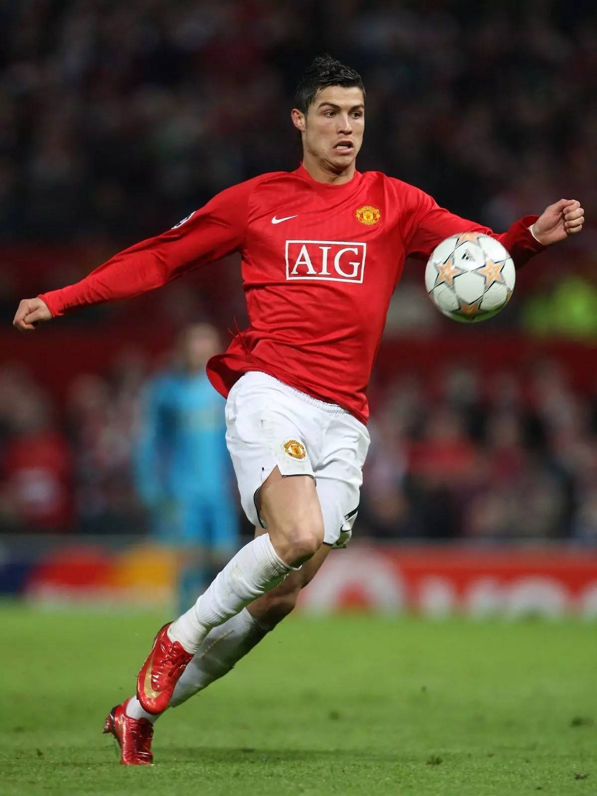 北爱尔兰小将唐利：在热刺时凯恩帮了我很多，这让我喜欢回撤