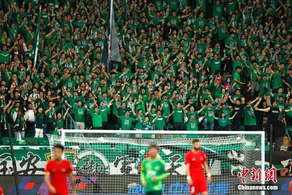 一镜到底！阿莫林带你看看，这个赛季曼联战胜了哪些对手：（跟着阿莫林一镜到底，回顾曼联本赛季击败的对手）